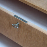 commode scandinave chêne clair poignées rondes danemark années 70 design nordique