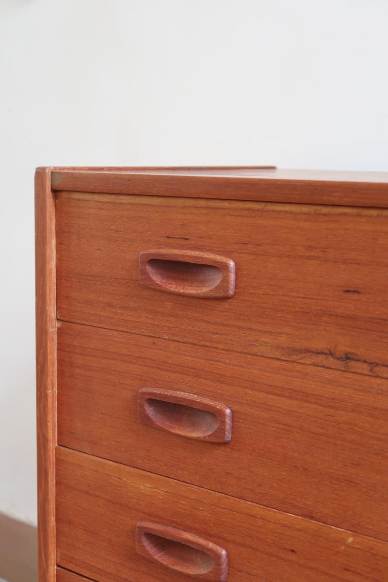 commode scandinave teck poignées intégrées danemark années 60 design nordique vintage