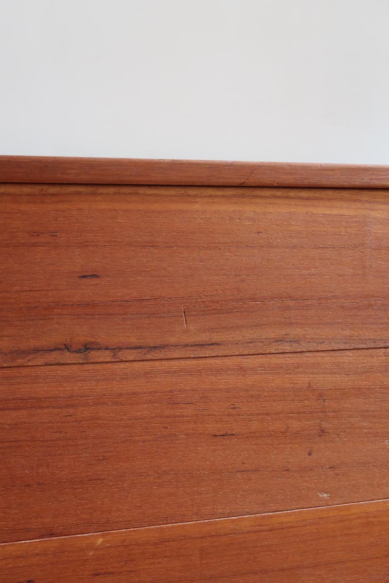 commode scandinave teck poignées intégrées danemark années 60 design nordique vintage