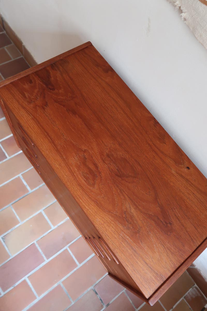 commode scandinave teck poignées intégrées danemark années 60 design nordique vintage