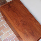 commode scandinave teck poignées intégrées danemark années 60 design nordique vintage