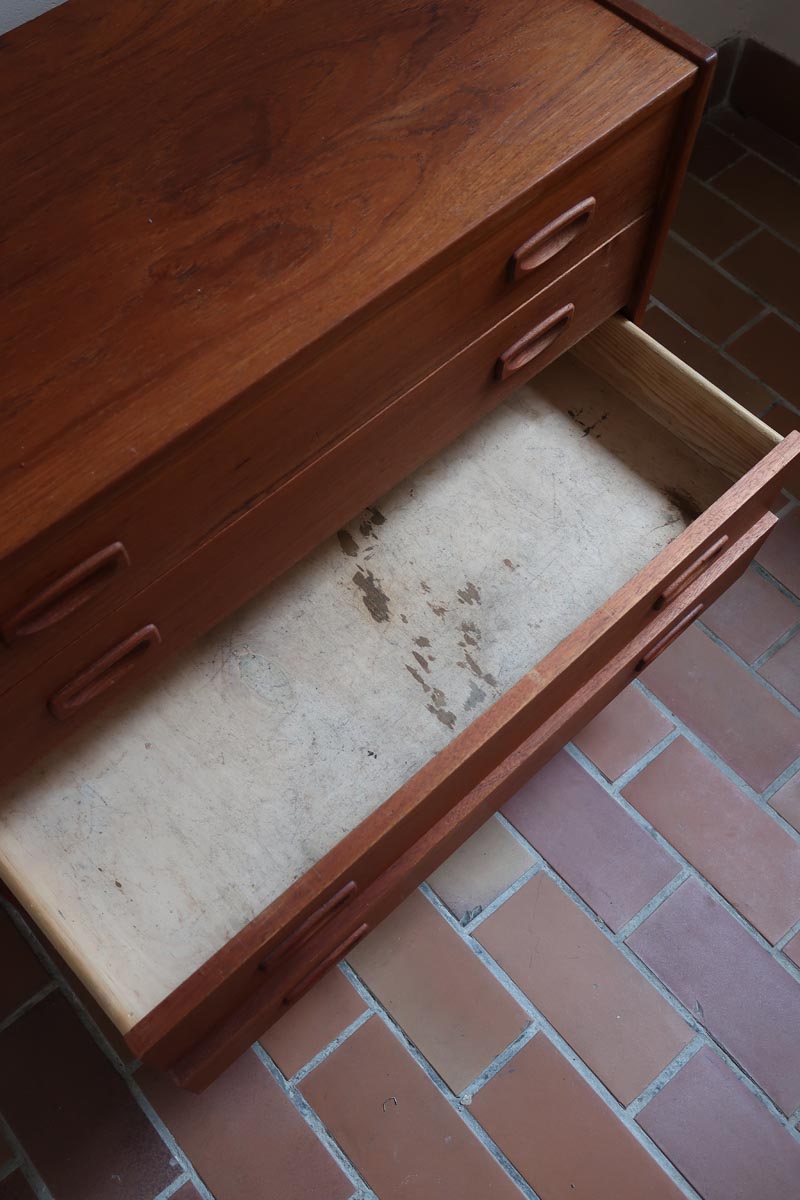 commode scandinave teck poignées intégrées danemark années 60 design nordique vintage