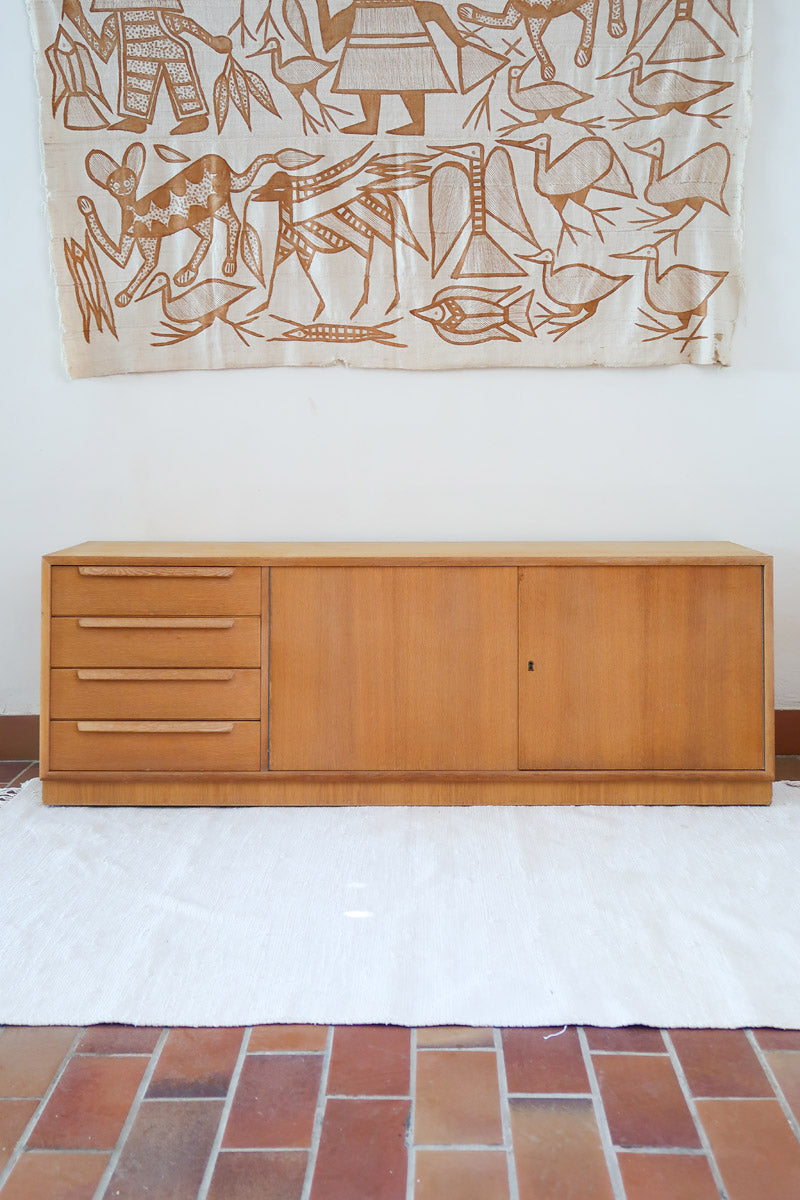 Enfilade mid-century en chêne clair WK Möbel années 60, 4 tiroirs et 2 portes coulissantes, socle plein, design allemand