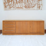 Enfilade mid-century en chêne clair WK Möbel années 60, 4 tiroirs et 2 portes coulissantes, socle plein, design allemand