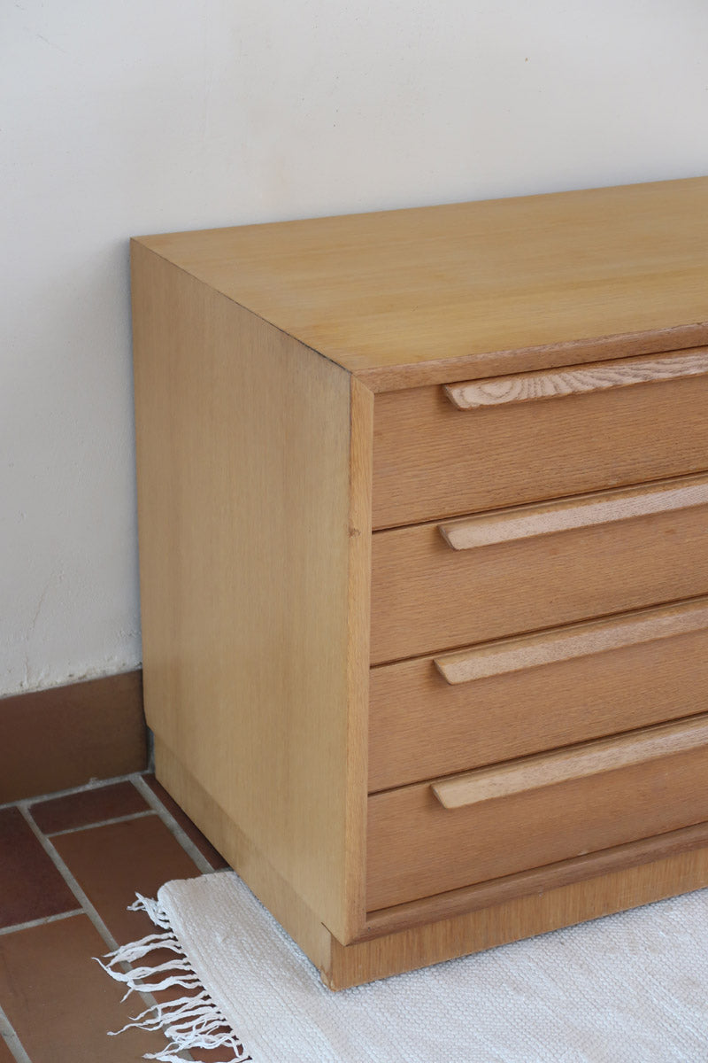 Enfilade mid-century en chêne clair WK Möbel années 60, 4 tiroirs et 2 portes coulissantes, socle plein, design allemand