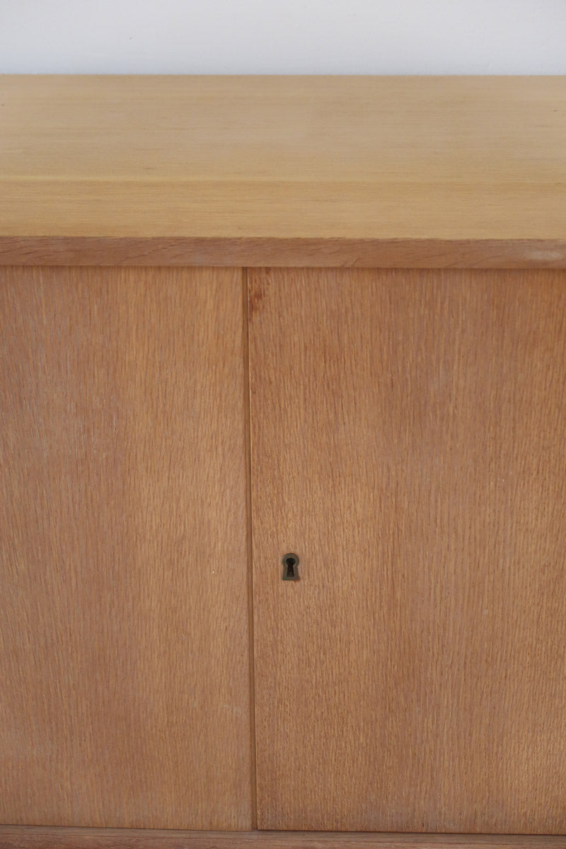 Enfilade mid-century en chêne clair WK Möbel années 60, 4 tiroirs et 2 portes coulissantes, socle plein, design allemand