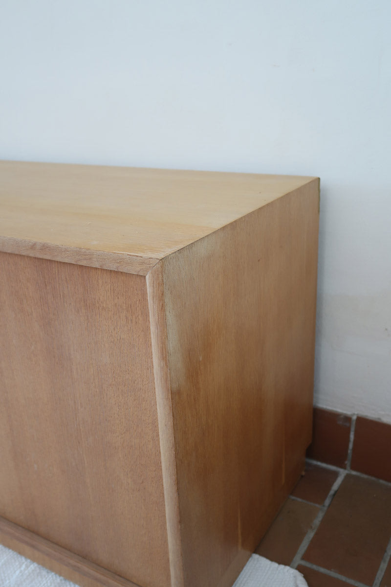 Enfilade mid-century en chêne clair WK Möbel années 60, 4 tiroirs et 2 portes coulissantes, socle plein, design allemand