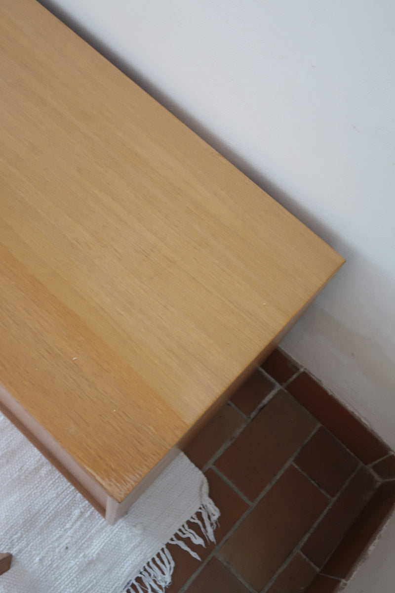 Enfilade mid-century en chêne clair WK Möbel années 60, 4 tiroirs et 2 portes coulissantes, socle plein, design allemand