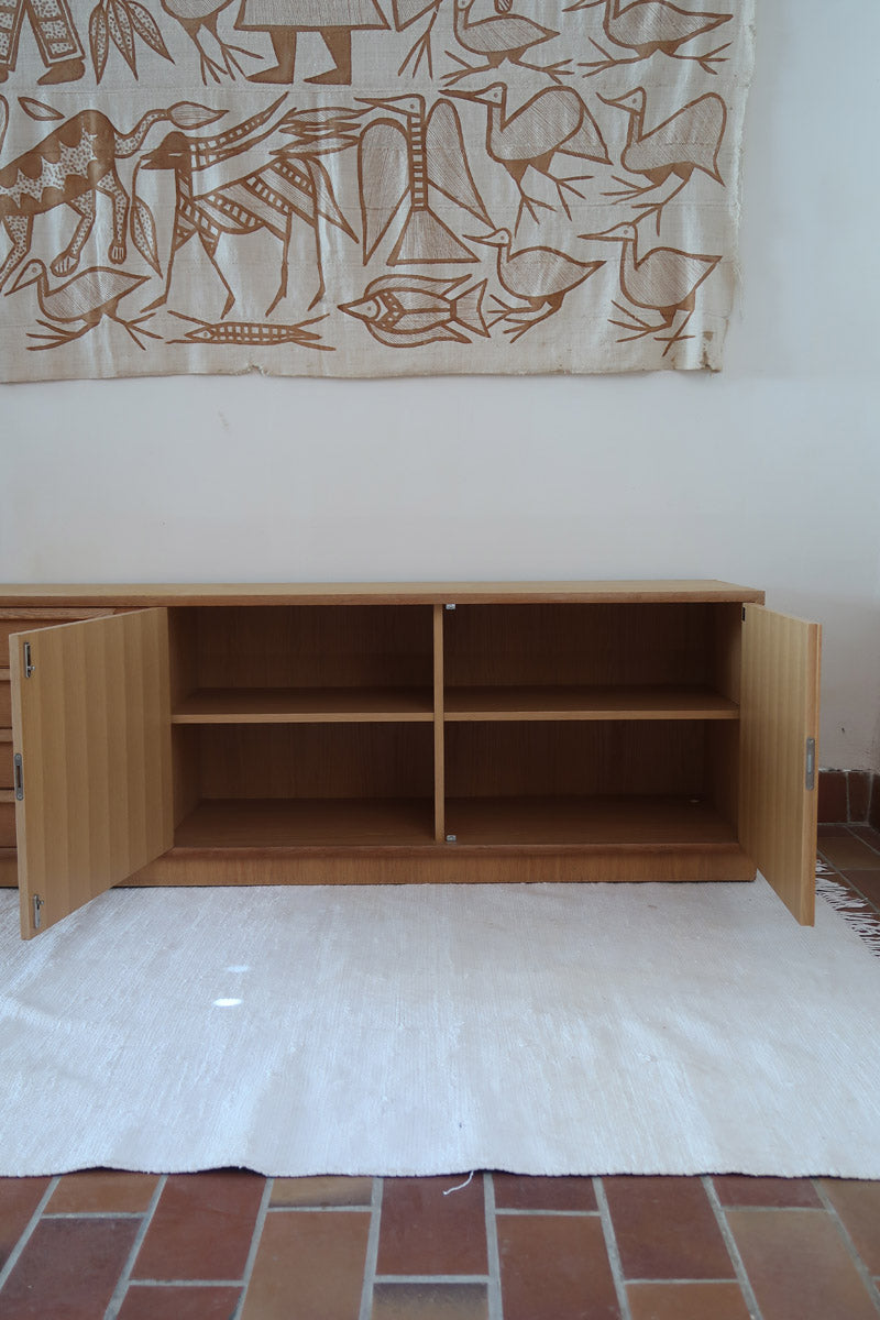 Enfilade mid-century en chêne clair WK Möbel années 60, 4 tiroirs et 2 portes coulissantes, socle plein, design allemand
