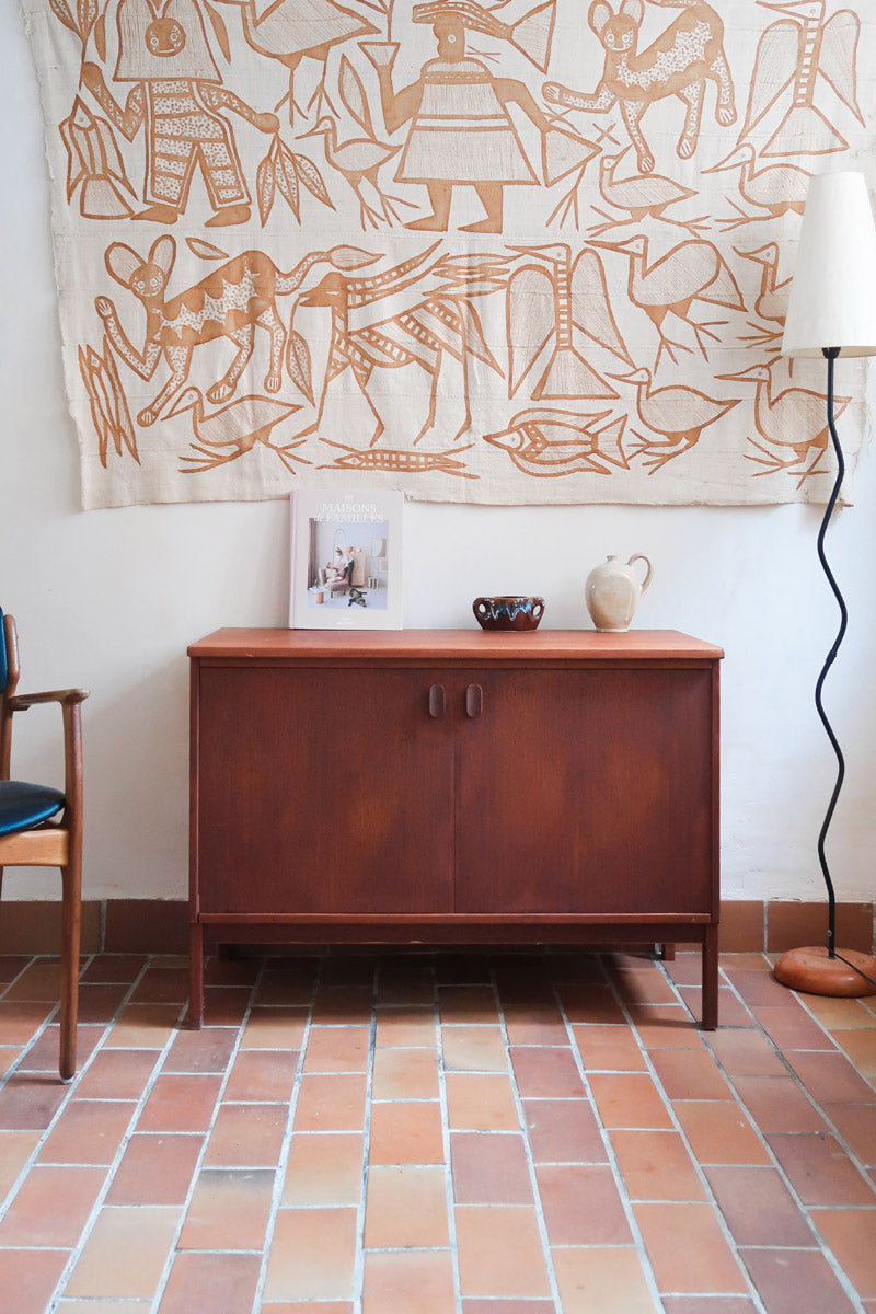 Petit buffet Ulferts en teck des années 60 à deux portes avec poignées intégrées, meuble bas scandinave 