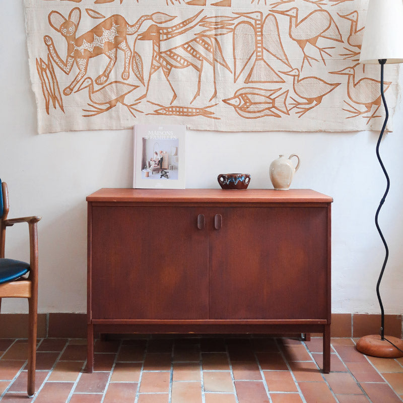 Petit buffet Ulferts en teck des années 60 à deux portes avec poignées intégrées, meuble bas scandinave 