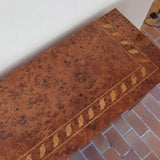 Enfilade design italien années 70 en loupe de noyer laquée, marqueterie frise de feuilles, socle laqué noir, 4 portes battantes