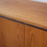 Grande enfilade design allemand années 70 en noyer et chrome, piètement châssis acier brossé, compartiment bar avec éclairage intégré