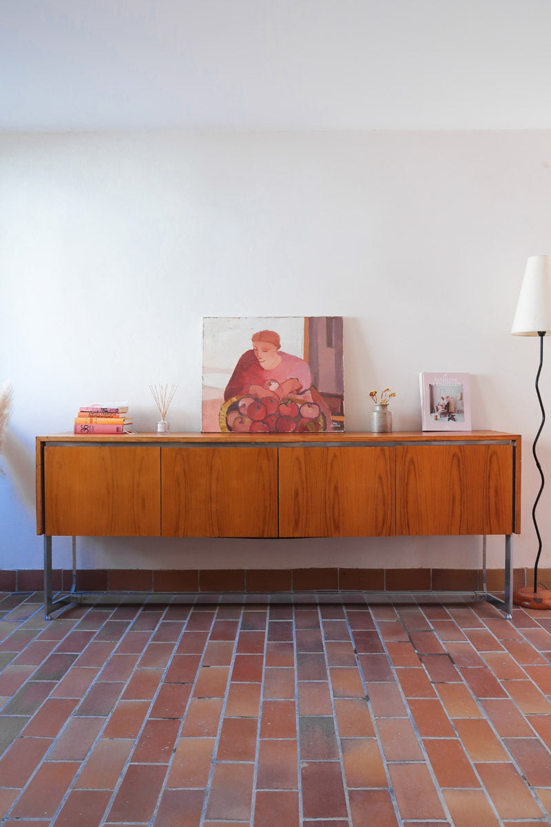 Grande enfilade design allemand années 70 en noyer et chrome, piètement châssis acier brossé, compartiment bar avec éclairage intégré