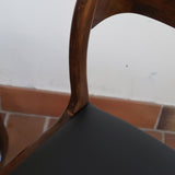 Suite de 3 chaises traîneau Baumann vintage en hêtre teinté foncé années 60, piétement luge, assises skaï noir refaites