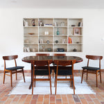 Ensemble 6 chaises scandinaves Farstrup teck années 60, dossiers teck courbé bandeau, structures bois clair, assises skaï noir refaites, danois mid-century