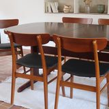 Ensemble 6 chaises scandinaves Farstrup teck années 60, dossiers teck courbé bandeau, structures bois clair, assises skaï noir refaites, danois mid-century