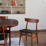 Ensemble 6 chaises scandinaves Farstrup teck années 60, dossiers teck courbé bandeau, structures bois clair, assises skaï noir refaites, danois mid-century