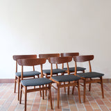 Ensemble 6 chaises scandinaves Farstrup teck années 60, dossiers teck courbé bandeau, structures bois clair, assises skaï noir refaites, danois mid-century