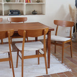 Ensemble 6 chaises scandinaves Farstrup teck années 60, dossiers teck courbé bandeau, structures bois clair, assises tissu bouclette écru refaites, danois mid-century