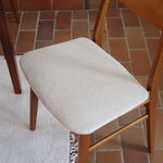 Ensemble 6 chaises scandinaves Farstrup teck années 60, dossiers teck courbé bandeau, structures bois clair, assises tissu bouclette écru refaites, danois mid-century