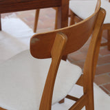 Ensemble 6 chaises scandinaves Farstrup teck années 60, dossiers teck courbé bandeau, structures bois clair, assises tissu bouclette écru refaites, danois mid-century