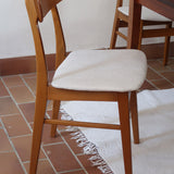 Ensemble 6 chaises scandinaves Farstrup teck années 60, dossiers teck courbé bandeau, structures bois clair, assises tissu bouclette écru refaites, danois mid-century