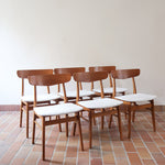 Ensemble 6 chaises scandinaves Farstrup teck années 60, dossiers teck courbé bandeau, structures bois clair, assises tissu bouclette écru refaites, danois mid-century