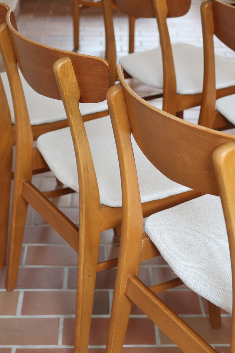 Ensemble 6 chaises scandinaves Farstrup teck années 60, dossiers teck courbé bandeau, structures bois clair, assises tissu bouclette écru refaites, danois mid-century