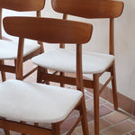 Ensemble 6 chaises scandinaves Farstrup teck années 60, dossiers teck courbé bandeau, structures bois clair, assises tissu bouclette écru refaites, danois mid-century