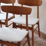 Ensemble 6 chaises scandinaves Farstrup teck années 60, dossiers teck courbé bandeau, structures bois clair, assises tissu bouclette écru refaites, danois mid-century