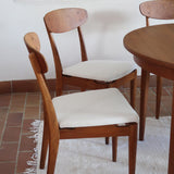 Suite de 6 chaises scandinaves vintage années 60, dossier galbé en teck, structure hêtre, assises retapissées en bouclette blanche
