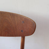 Suite de 6 chaises scandinaves vintage années 60, dossier galbé en teck, structure hêtre, assises retapissées en bouclette blanche