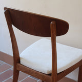 Suite de 6 chaises scandinaves vintage années 60, dossier galbé en teck, structure hêtre, assises retapissées en bouclette blanche
