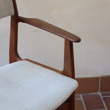 Fauteuil à accoudoirs scandinave vintage en teck années 60, assise retapissée tissu écru, esprit Erik Buch