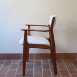 Fauteuil à accoudoirs scandinave vintage en teck années 60, assise retapissée tissu écru, esprit Erik Buch