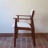 Fauteuil à accoudoirs scandinave vintage en teck années 60, assise retapissée tissu écru, esprit Erik Buch