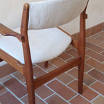 Fauteuil à accoudoirs scandinave vintage en teck années 60, assise retapissée tissu écru, esprit Erik Buch