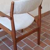 Fauteuil à accoudoirs scandinave vintage en teck années 60, assise retapissée tissu écru, esprit Erik Buch