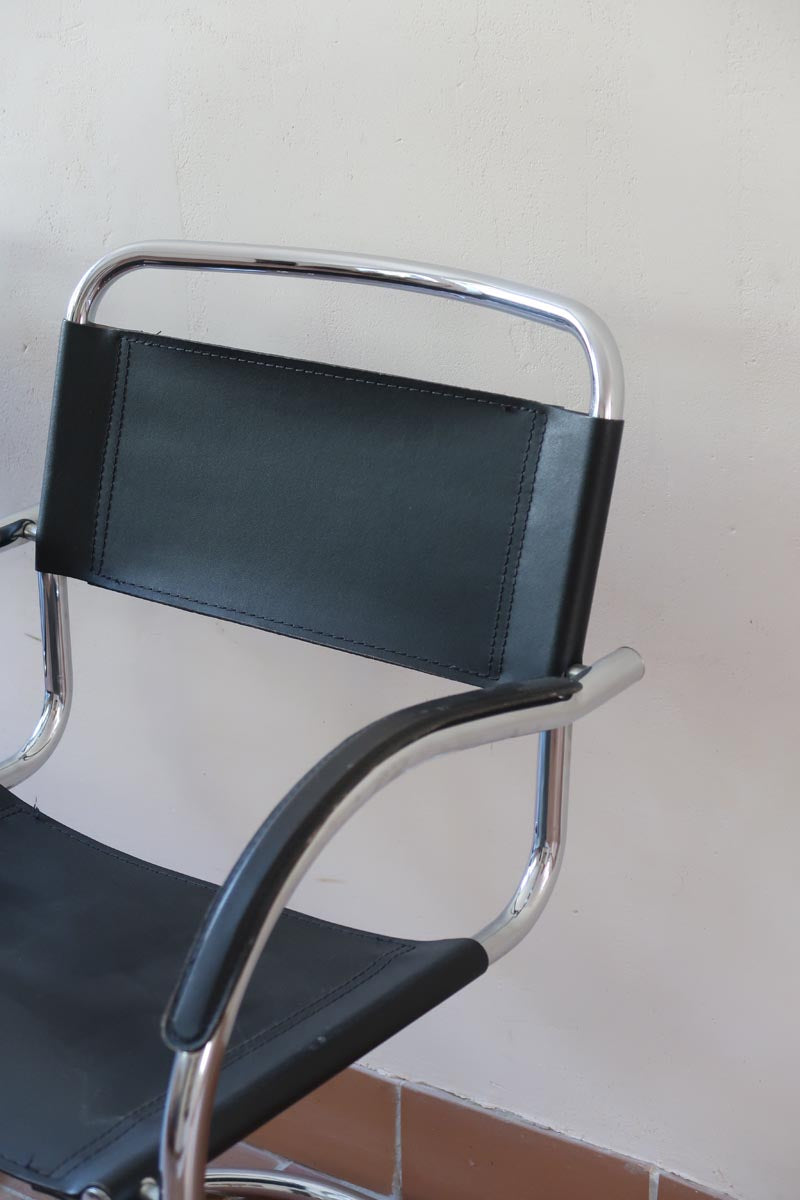 Fauteuil cantilever vintage chrome skaï noir – style Bauhaus