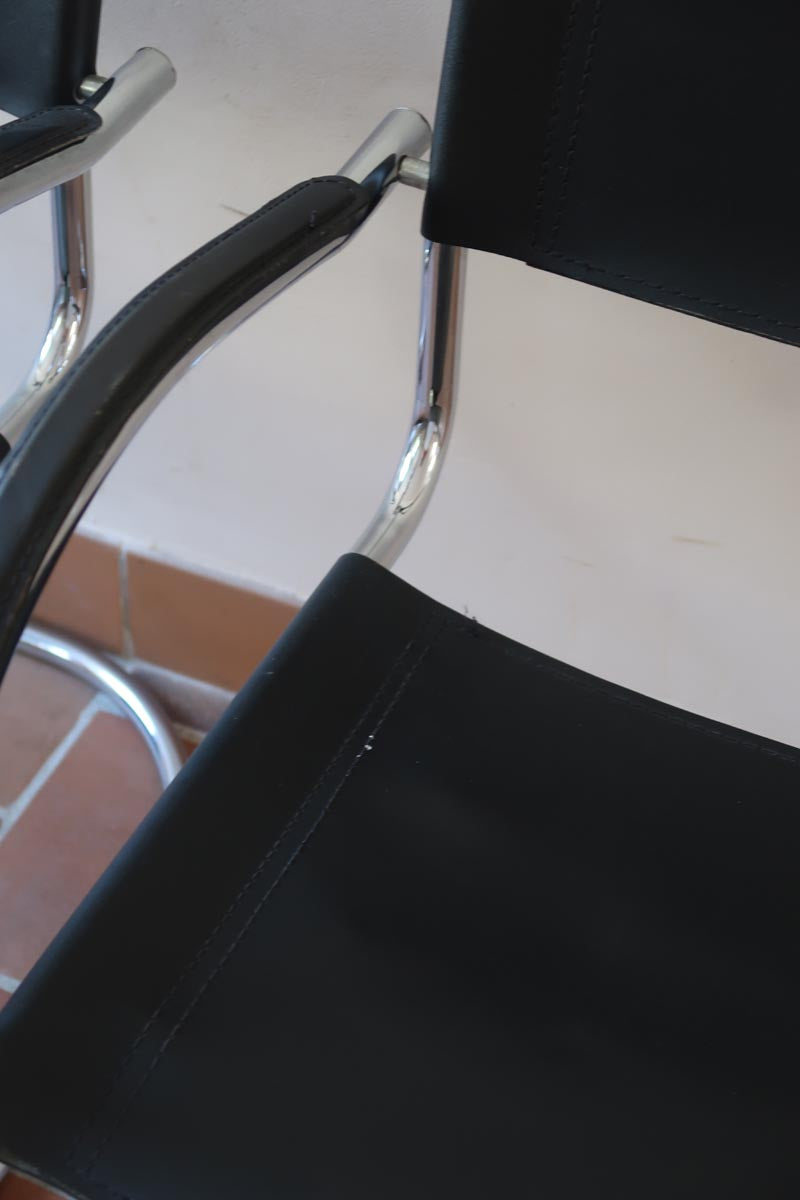 Fauteuil cantilever vintage chrome skaï noir – style Bauhaus