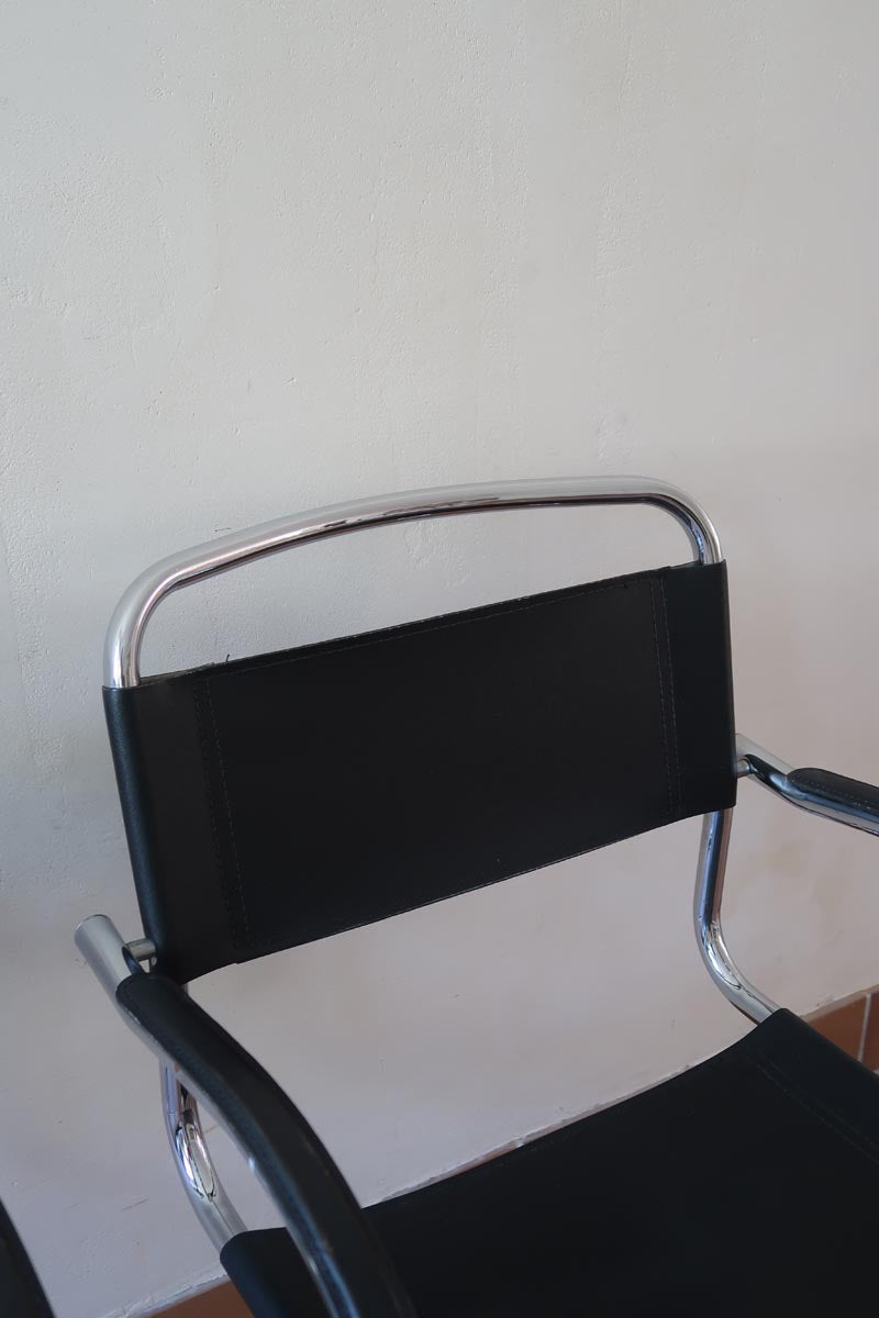 Fauteuil cantilever vintage chrome skaï noir – style Bauhaus