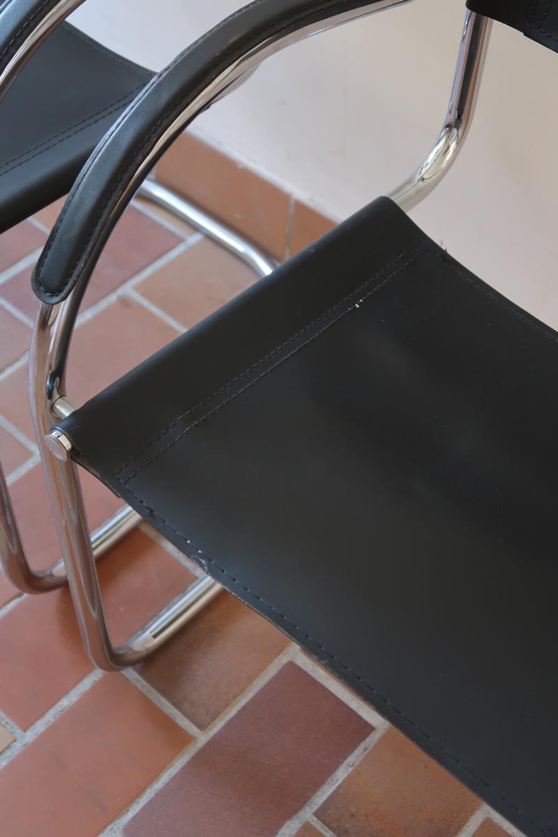 Fauteuil cantilever vintage chrome skaï noir – style Bauhaus