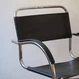 Fauteuil cantilever vintage chrome skaï noir – style Bauhaus