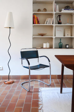 Fauteuil cantilever vintage chrome skaï noir – style Bauhaus