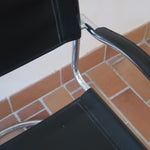 Fauteuil cantilever vintage acier chromé skaï noir – style Bauhaus