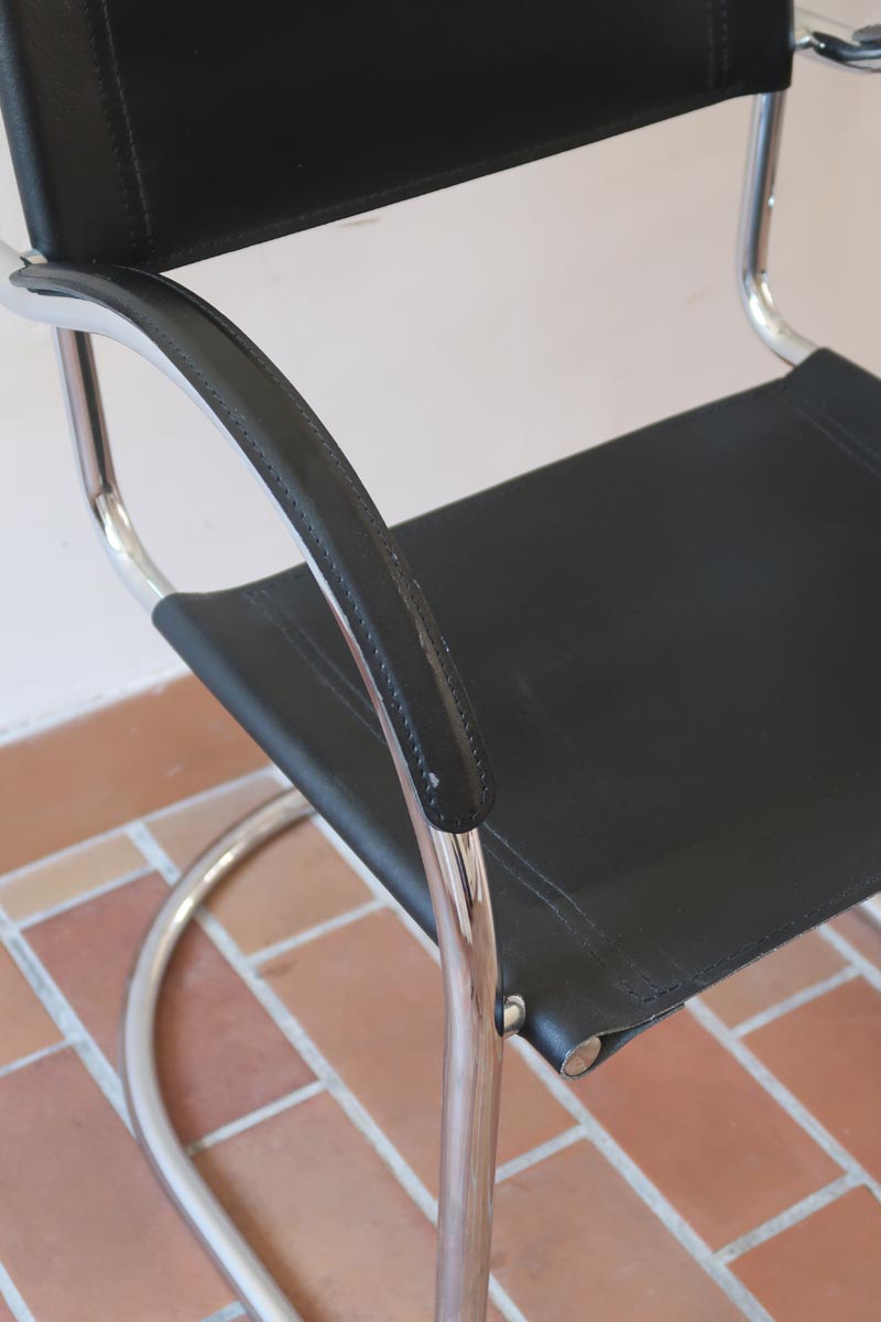 Fauteuil cantilever vintage acier chromé skaï noir – style Bauhaus