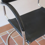 Fauteuil cantilever vintage acier chromé skaï noir – style Bauhaus