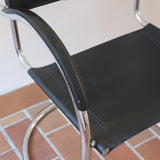 Fauteuil cantilever vintage acier chromé skaï noir – style Bauhaus