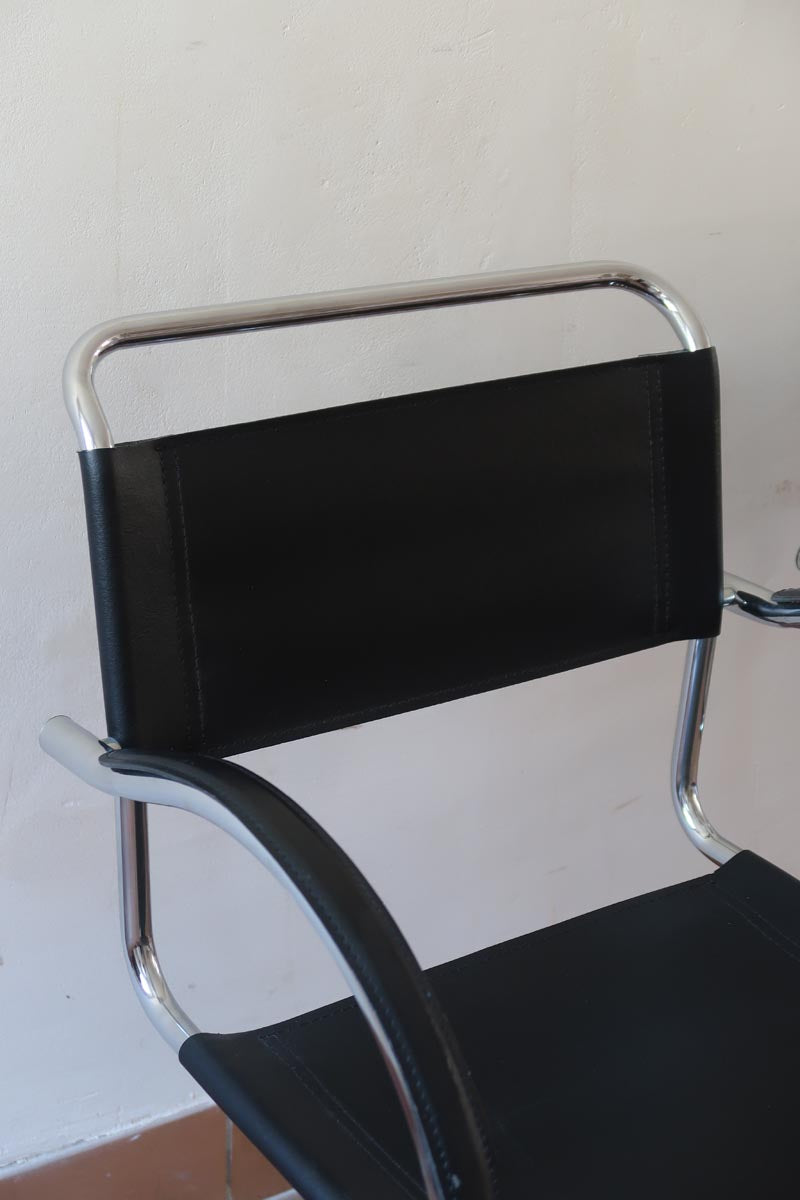 Fauteuil cantilever vintage acier chromé skaï noir – style Bauhaus